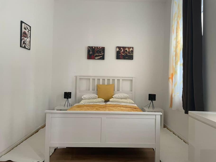 Stilvolle Wohnung Mit Terrasse/Garten Bécs Kültér fotó