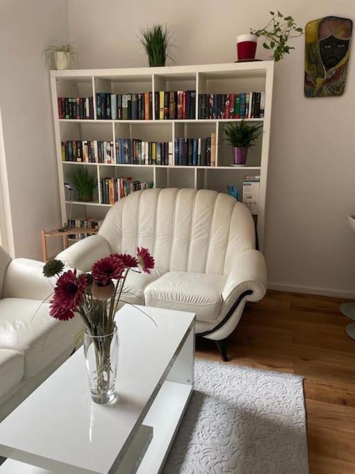 Stilvolle Wohnung Mit Terrasse/Garten Bécs Kültér fotó